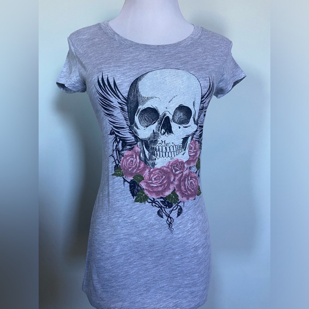 Short Sleeve Gray Shirt With Skull